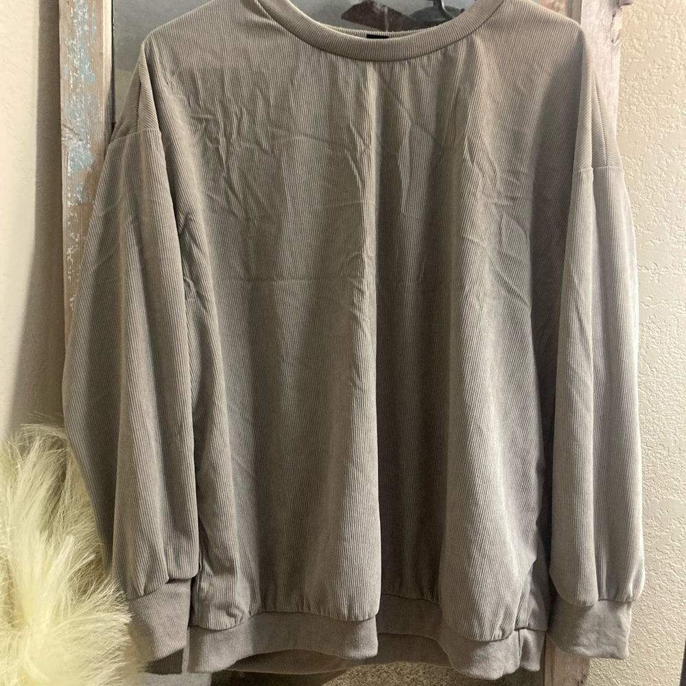 Women’s Gray ish tan pullover Sweater